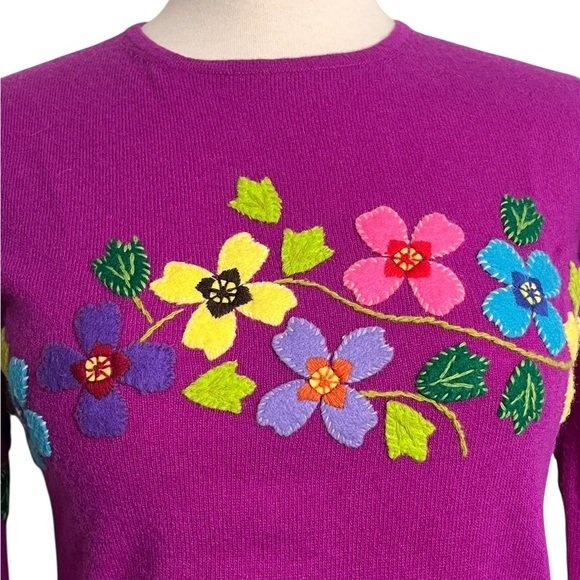 French Connection Floral Embroidered lambswool sweater size medium - Picture 2 of 9